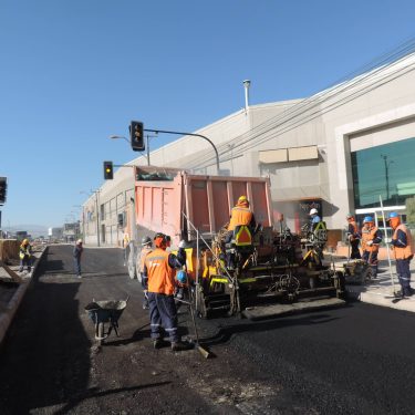 Avenida Balmaceda Calama terminada con pavimentación y paisajismo, obra Construcciones BDMAG