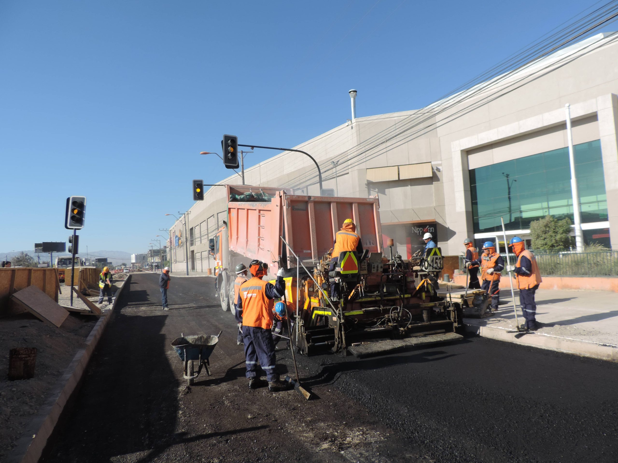Avenida Balmaceda Calama terminada con pavimentación y paisajismo, obra Construcciones BDMAG