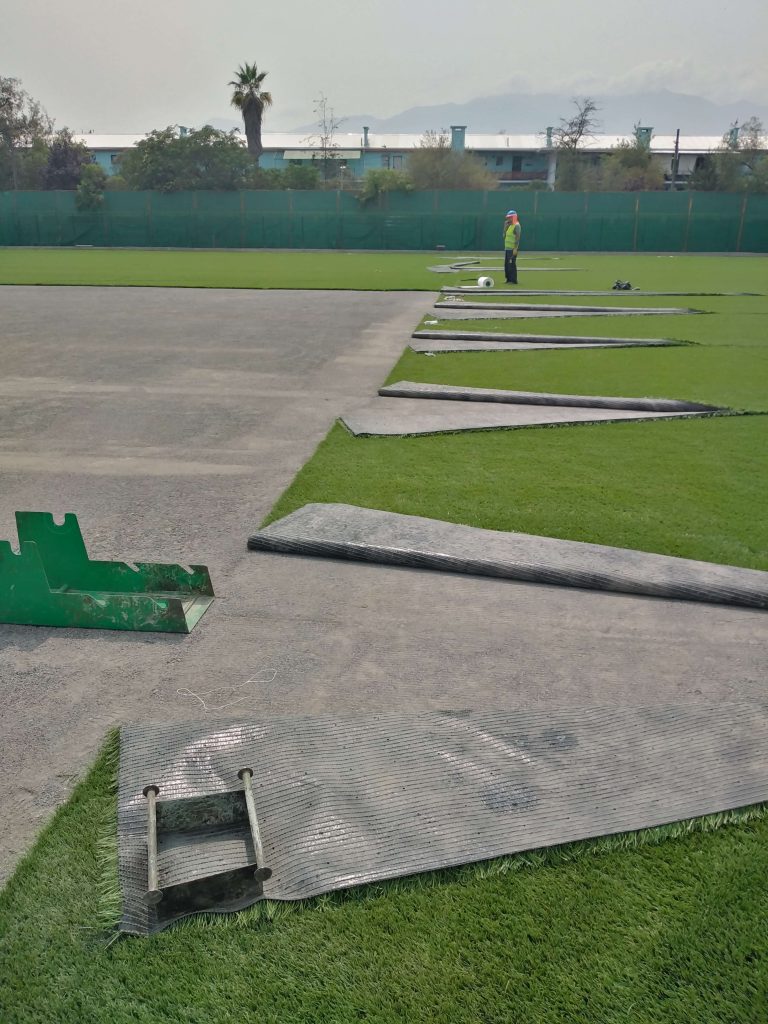 Cancha deportiva con pasto sintético, Estadio Estrella de California