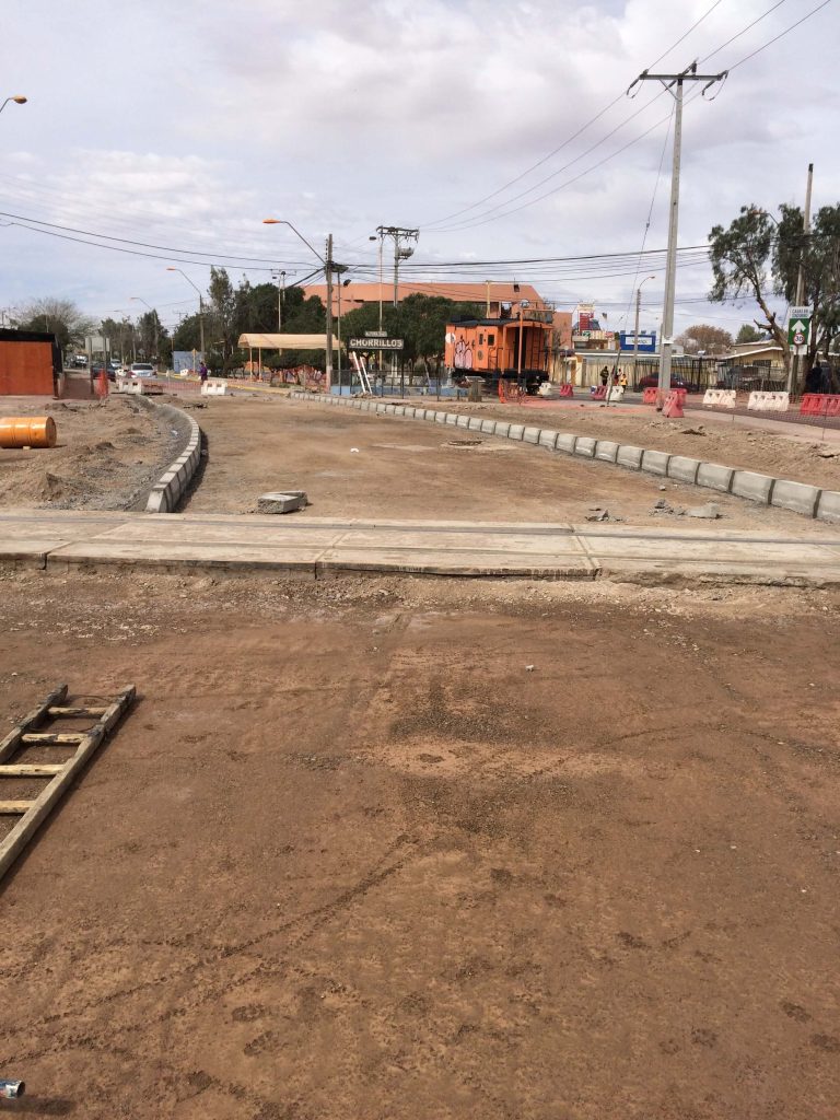 Instalación de luminarias y bandejón central en Avenida Balmaceda