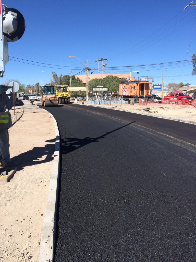 Trabajos de paisajismo en bandejón central, Avenida Balmaceda Calama