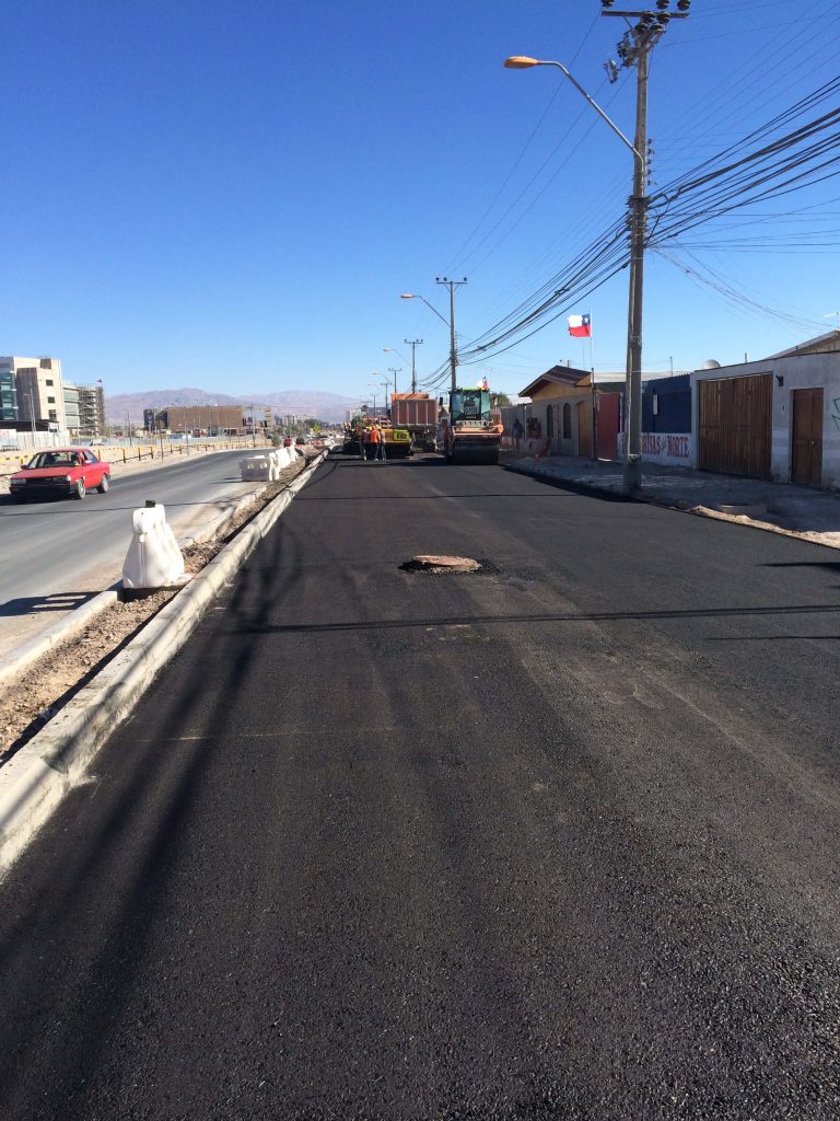 Ejecución de obras viales en Avenida Balmaceda, Calama, contrato SERVIU