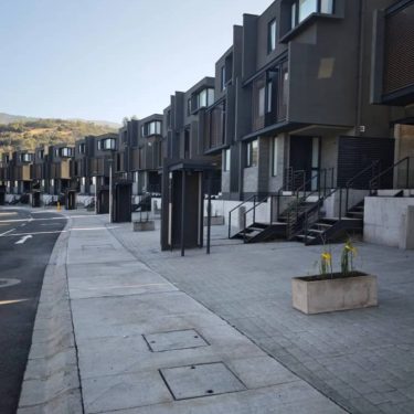 Urbanización Los Litres terminada con condominio y viviendas, Lo Barnechea