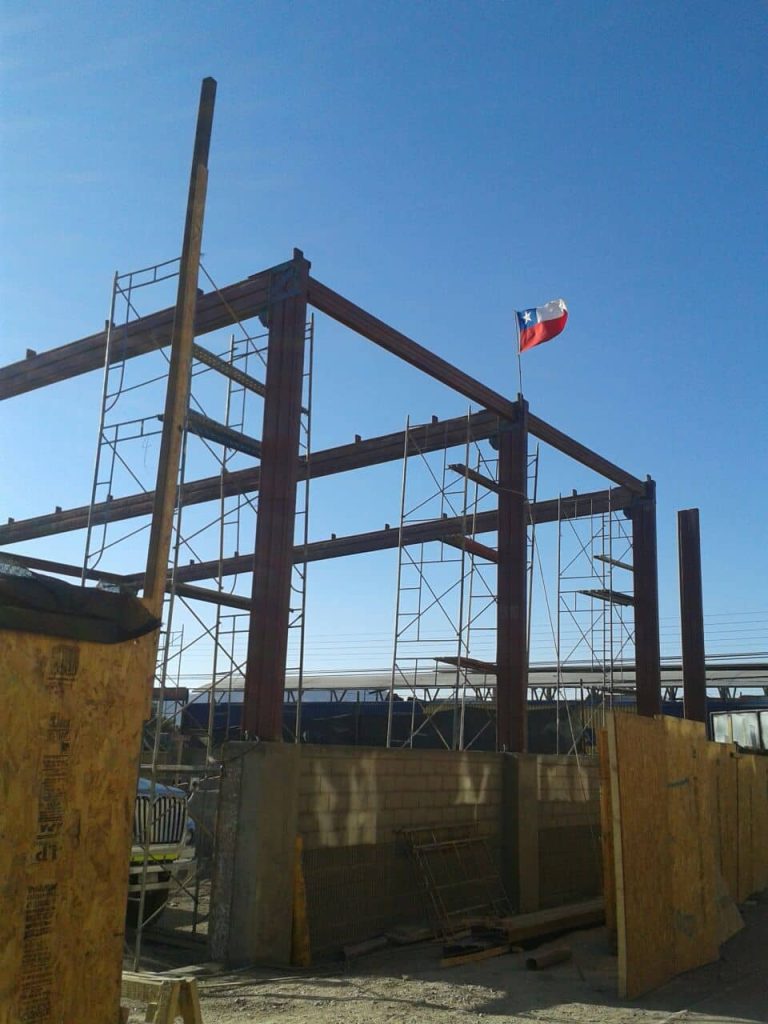 Construcción de estructura metálica para obras de infraestructura