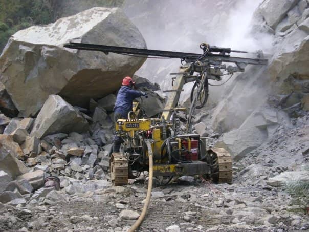 Perforación de roca en Carretera Austral, Construcciones BDMAG